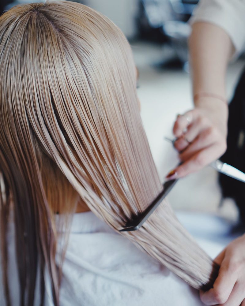 Lang haar met zachte balayage in warme tinten