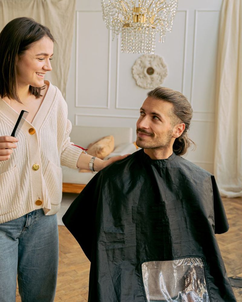 Na: strak getrimde baard met scherpe lijnen